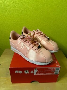 Nike Cortez Basic TXT GS ‘Valentine’s Day’ Shoes in Size 6Y